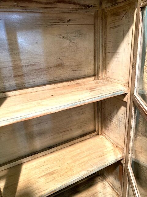 Blue lacquered wood showcase