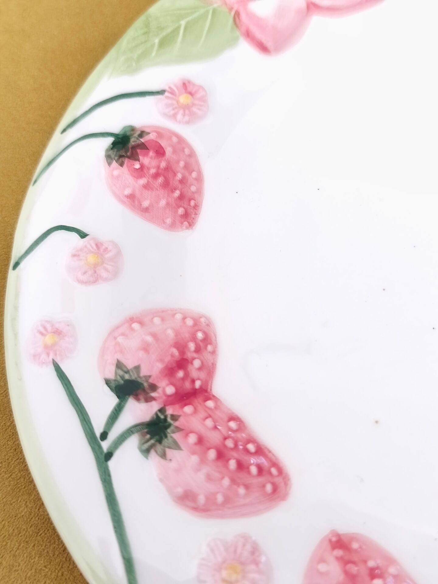 Assiette barbotine Francisco Guarino