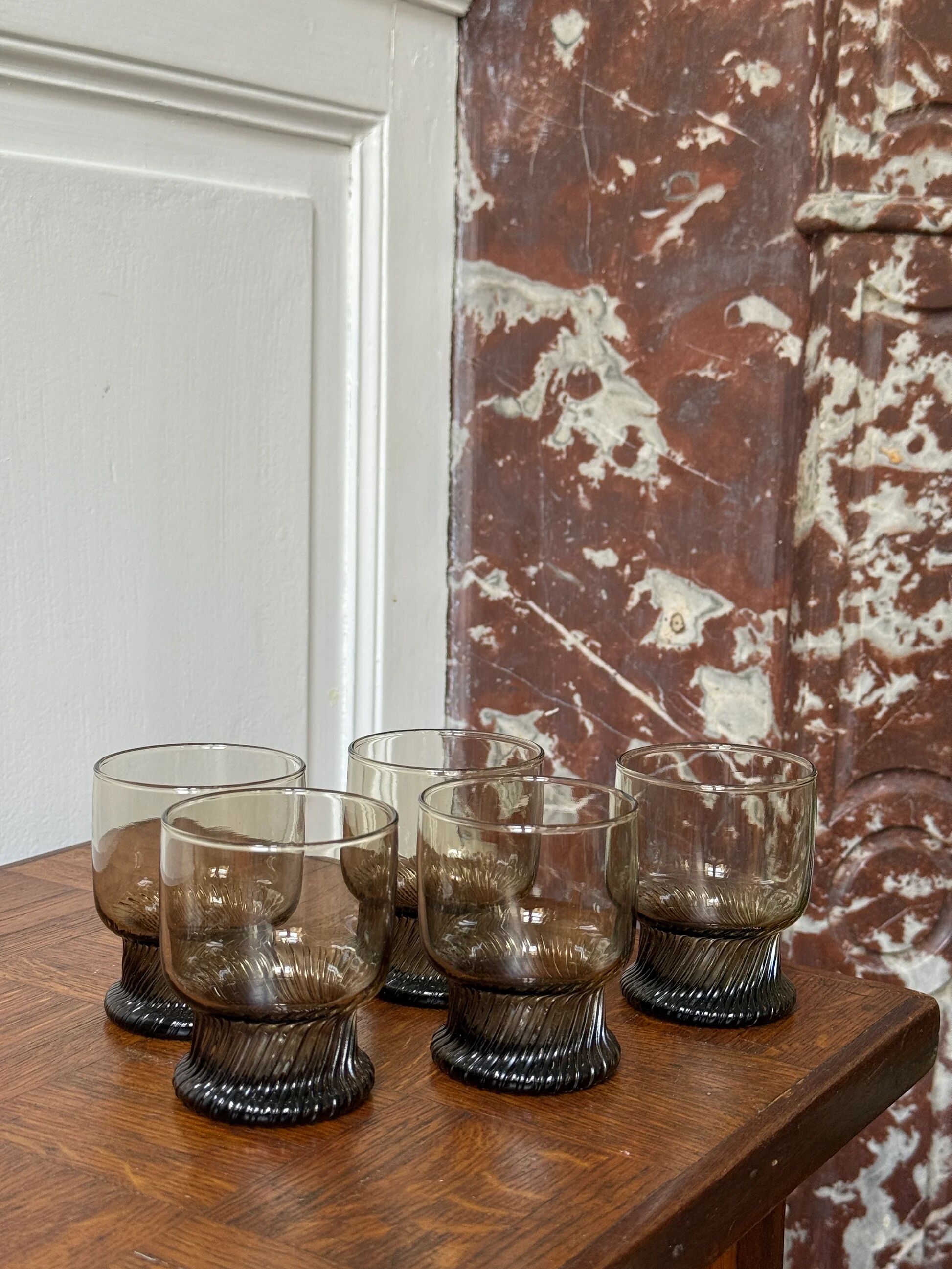 Lot de 5 verres à eau Henkel en verre fumé, années 80