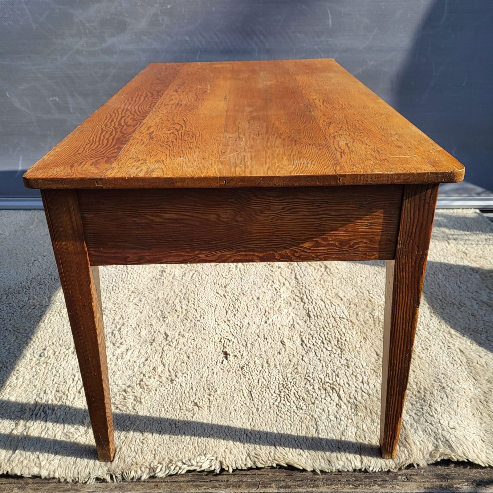 Pine farmhouse table ● Honey patina & Zebra grain