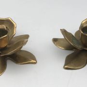 Pair of brass candle holders, duo of flowers vintage, 1970s