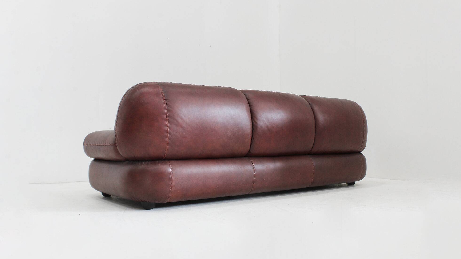 Vintage Sapporo Italian leather sofa Mobil Girgi 1970s
