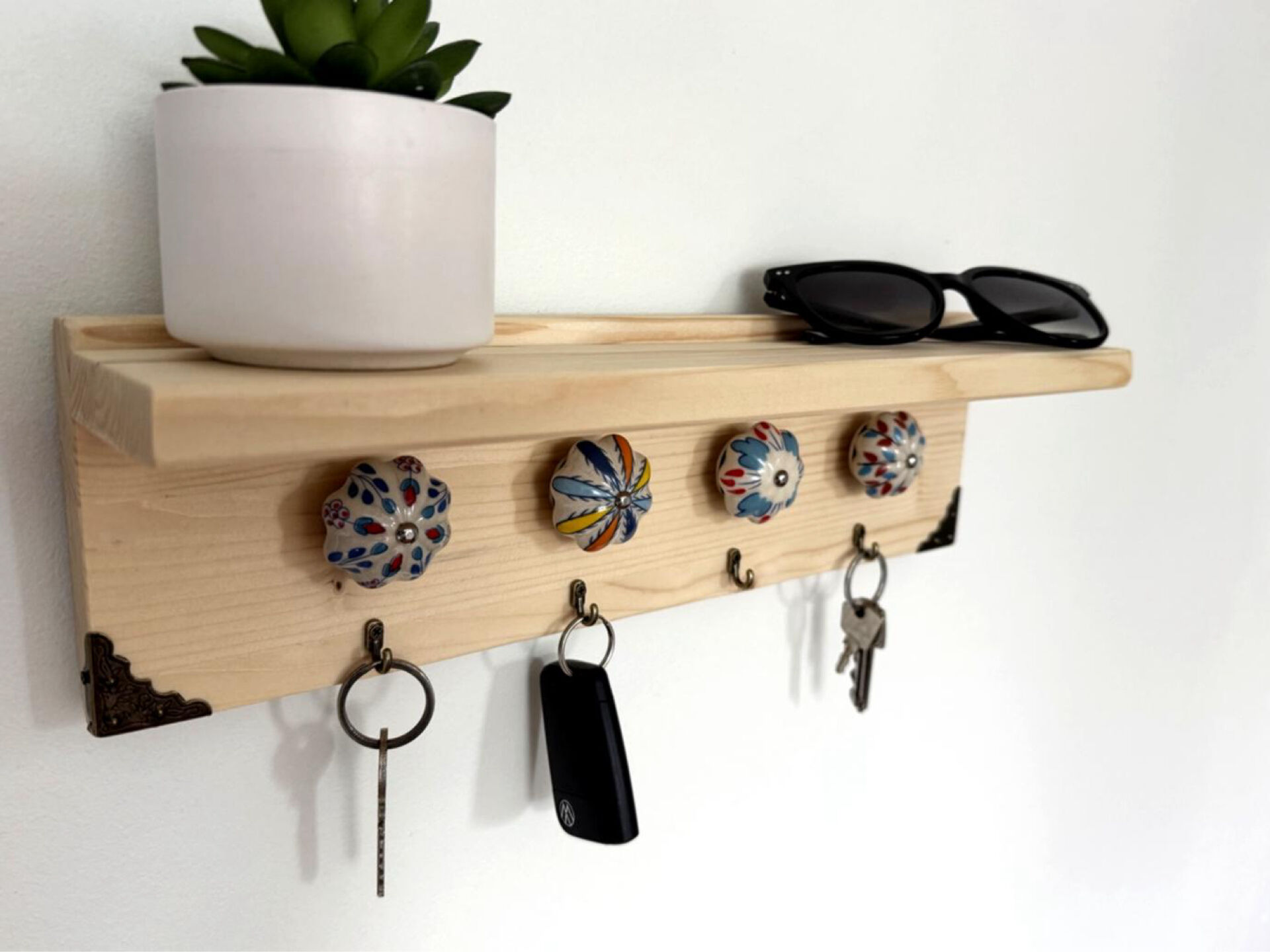 Wall-mounted key holder wooden shelf