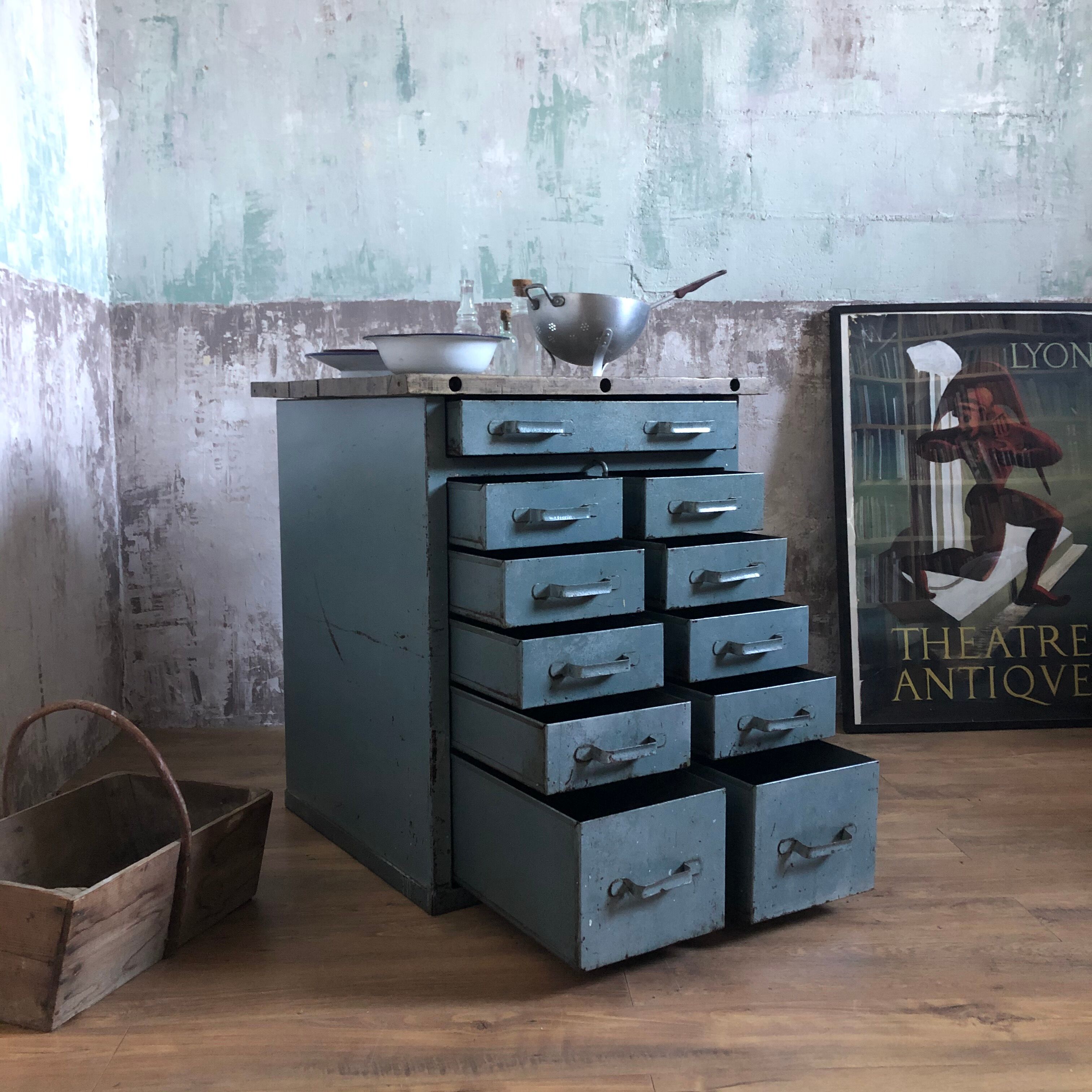 Workshop furniture with drawers, metal and wood