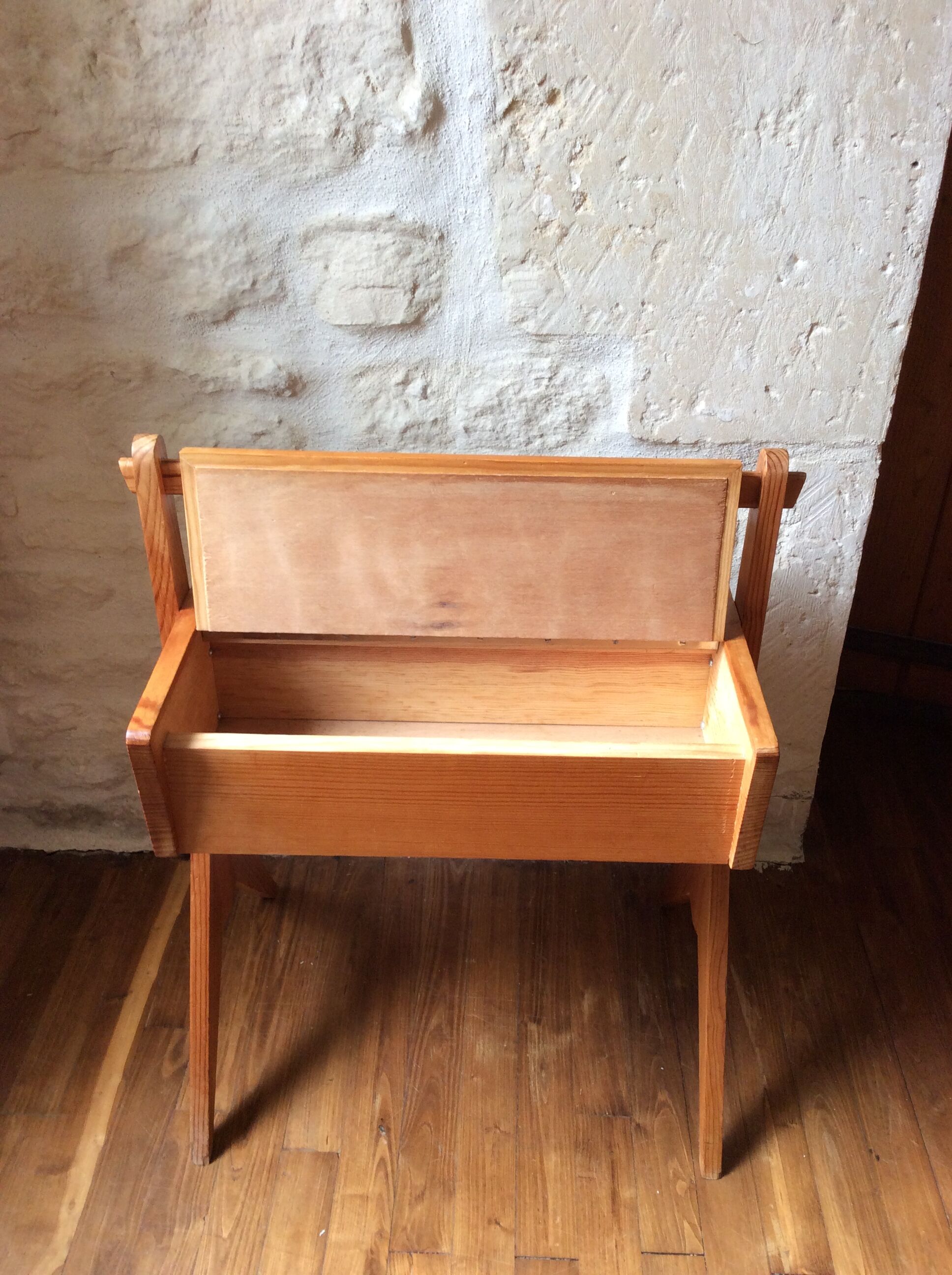 Vintage sewing basket 70