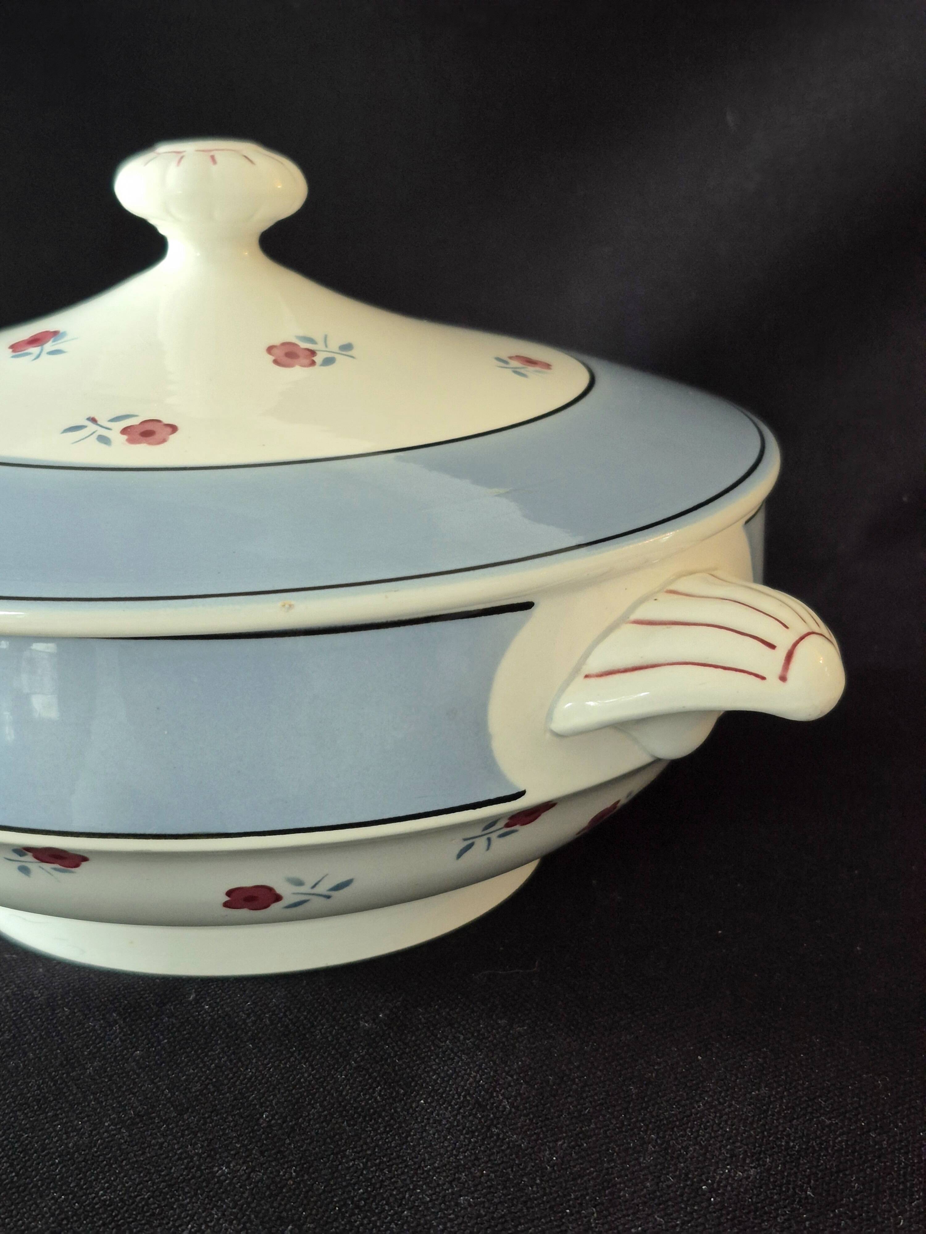 Vegetable dish (soup tureen) in Digoin Sarreguemines earthenware, model AIX A156.