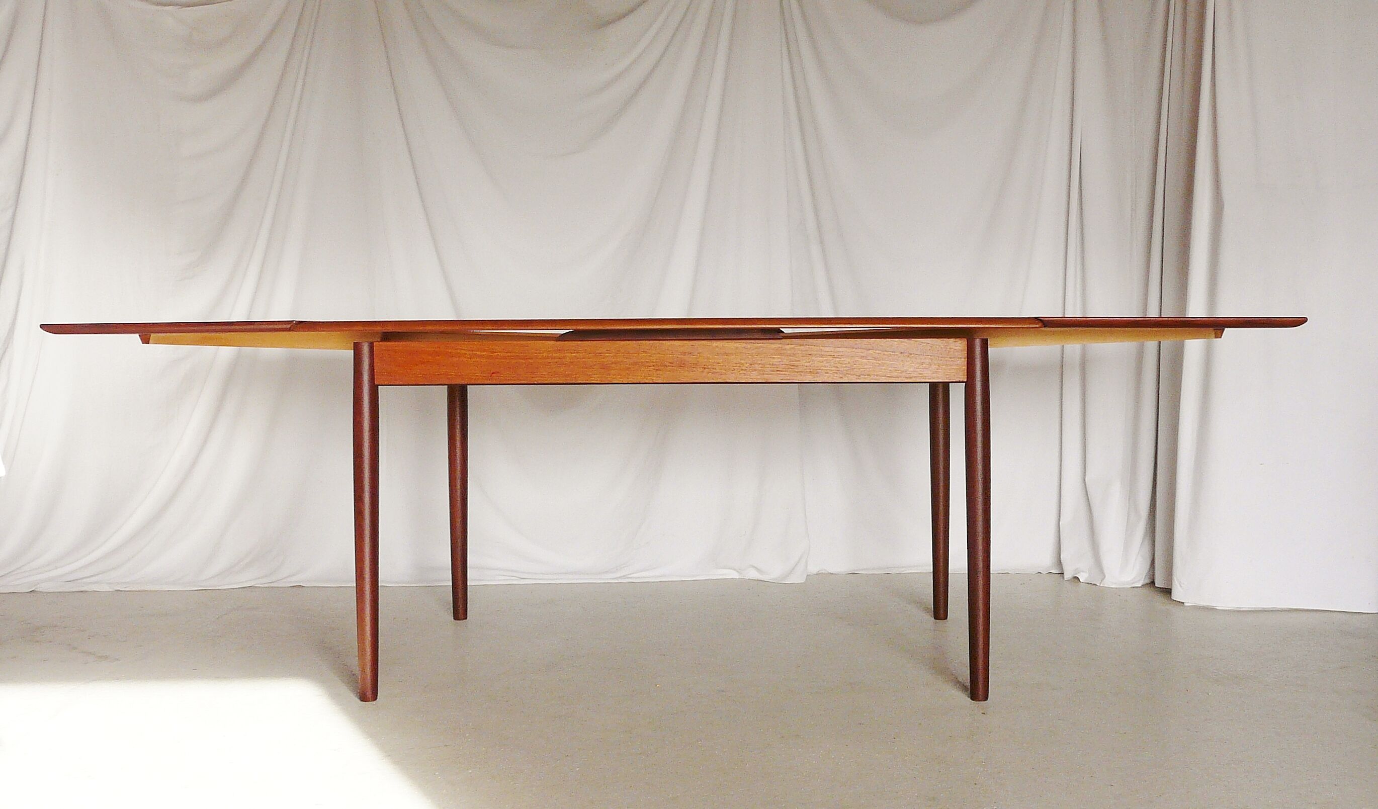 Danish teak H.P. Larsen extensible table