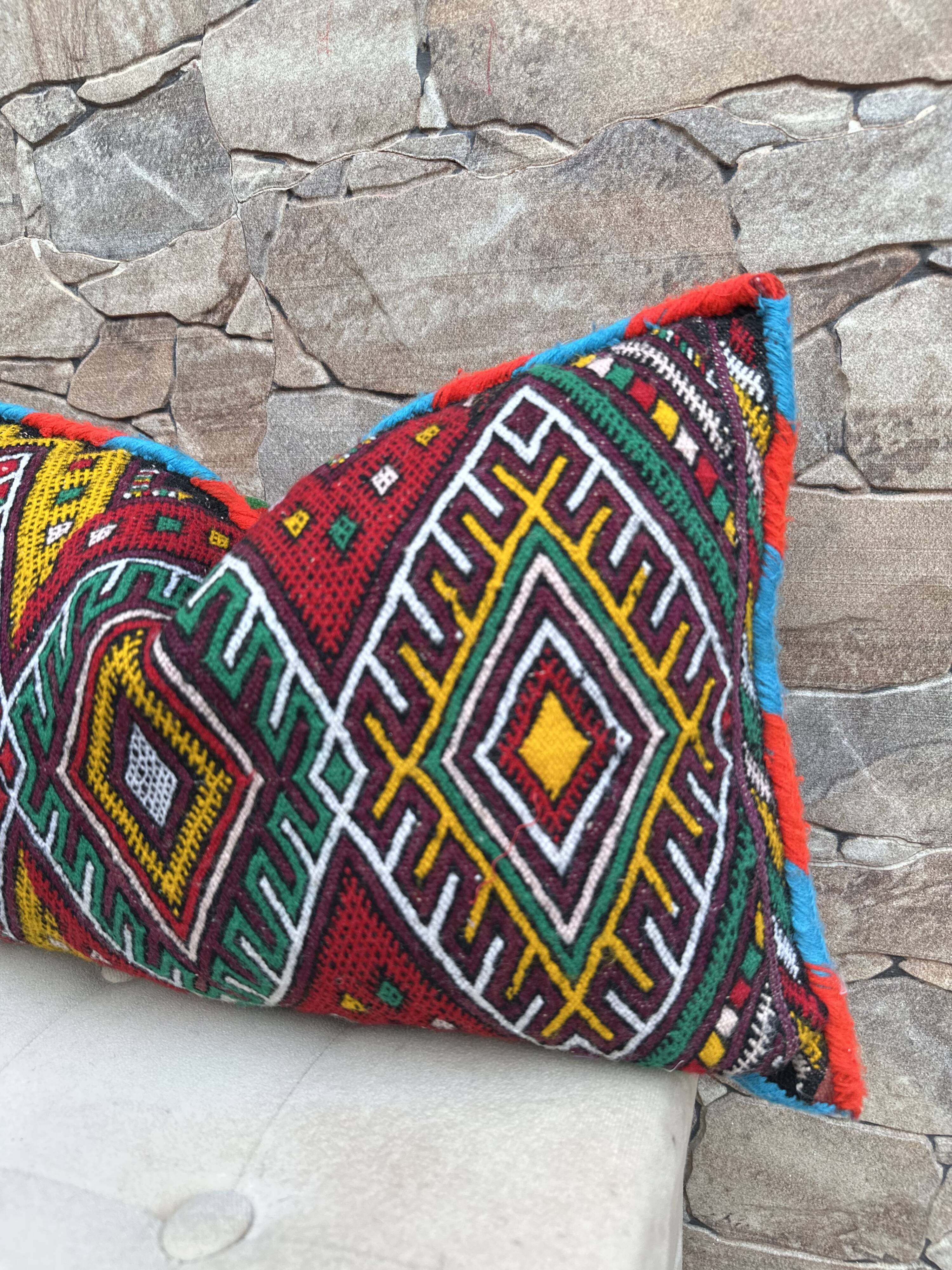 Coussin Kilim berbère vintage, Maroc