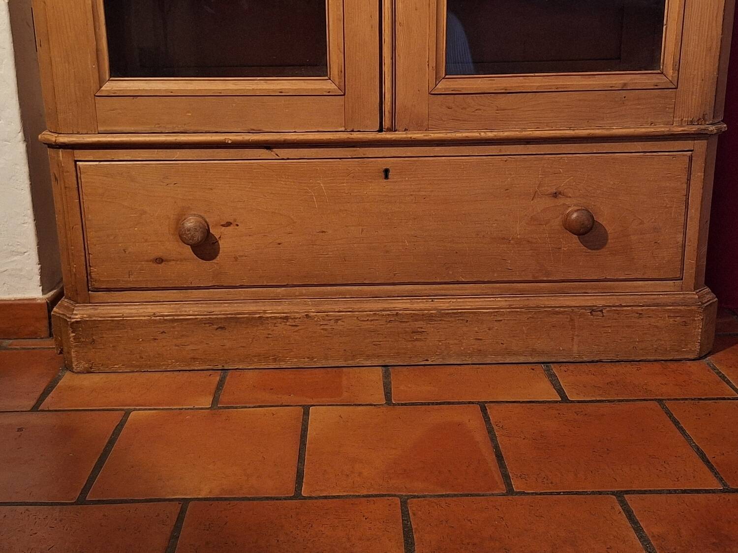 Bookcase, glass-fronted dresser