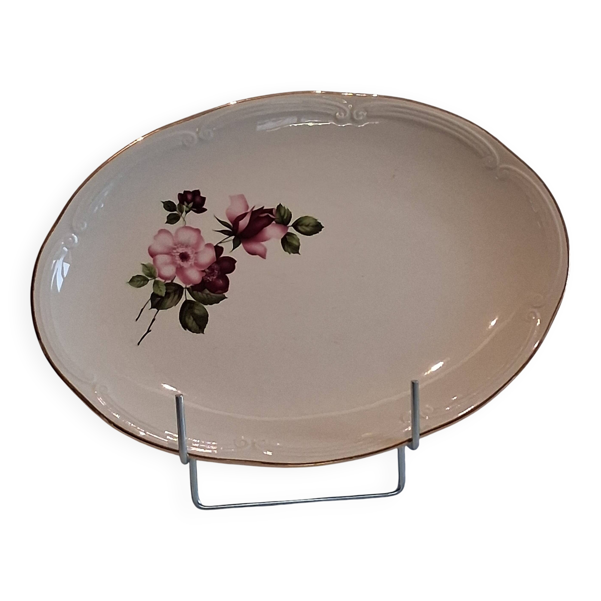 Serving dish from Gien model "Chinon" in very good condition.