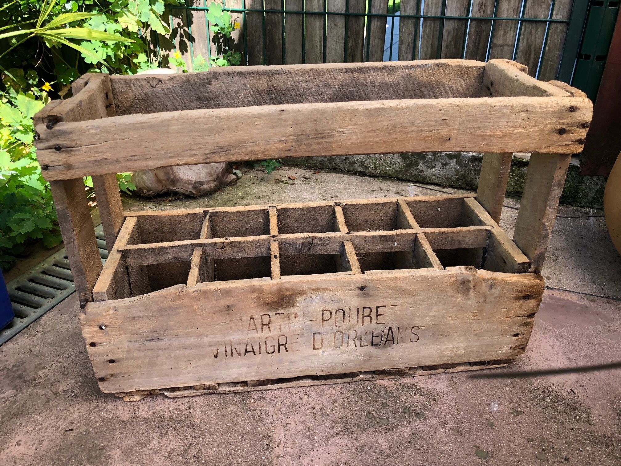 Vintage wooden bottle holder 10 slots