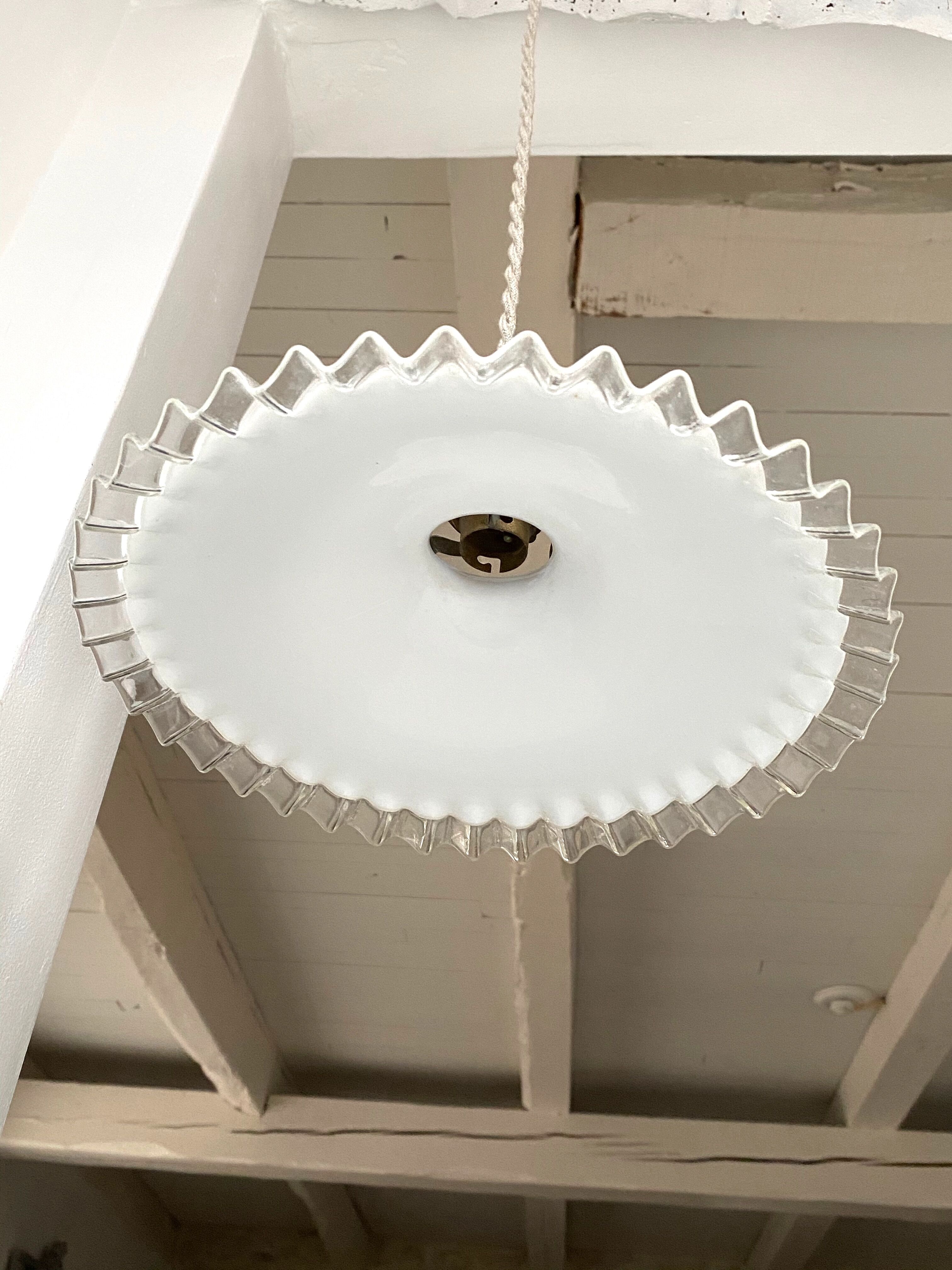 White opaline suspension