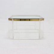 Table basse française en acrylique et verre plaqué or 1970s