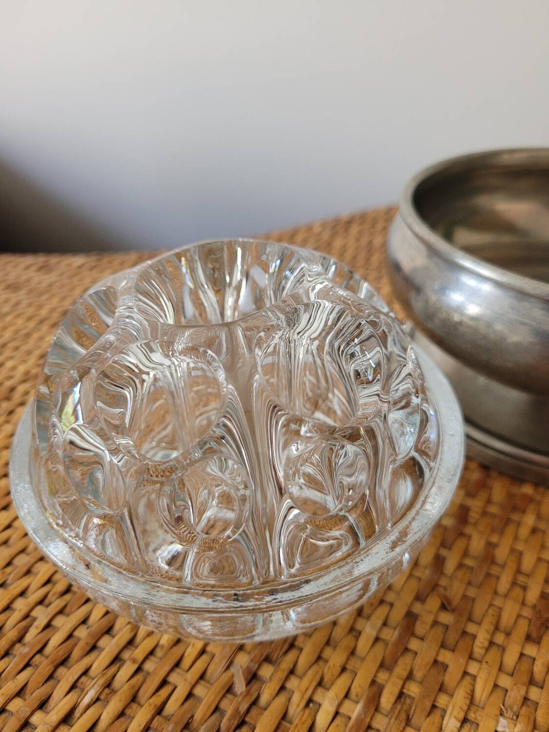 Reims glass flower vase with tin support