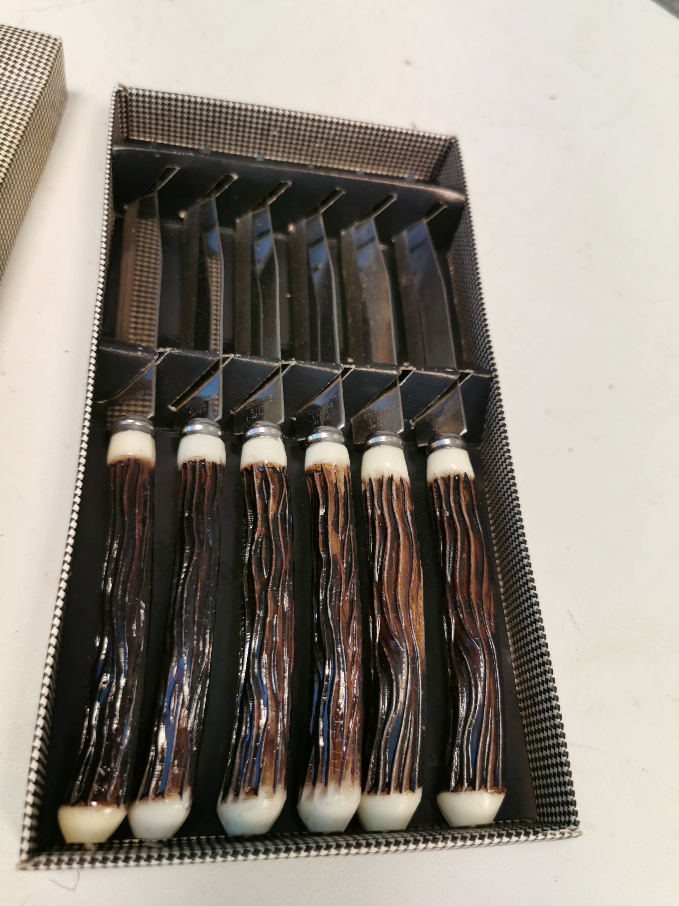Six delicious stainless steel steak knives with bone handles, from Japan