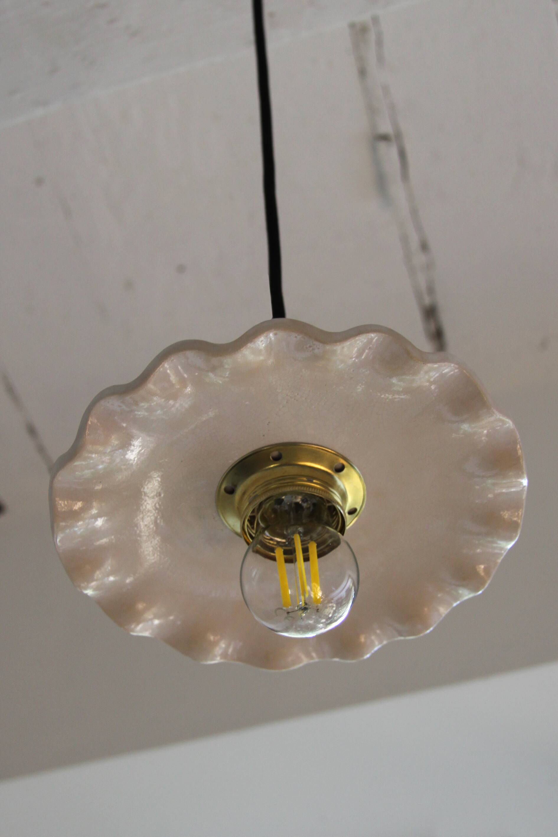 Wavy white ceramic pendant light