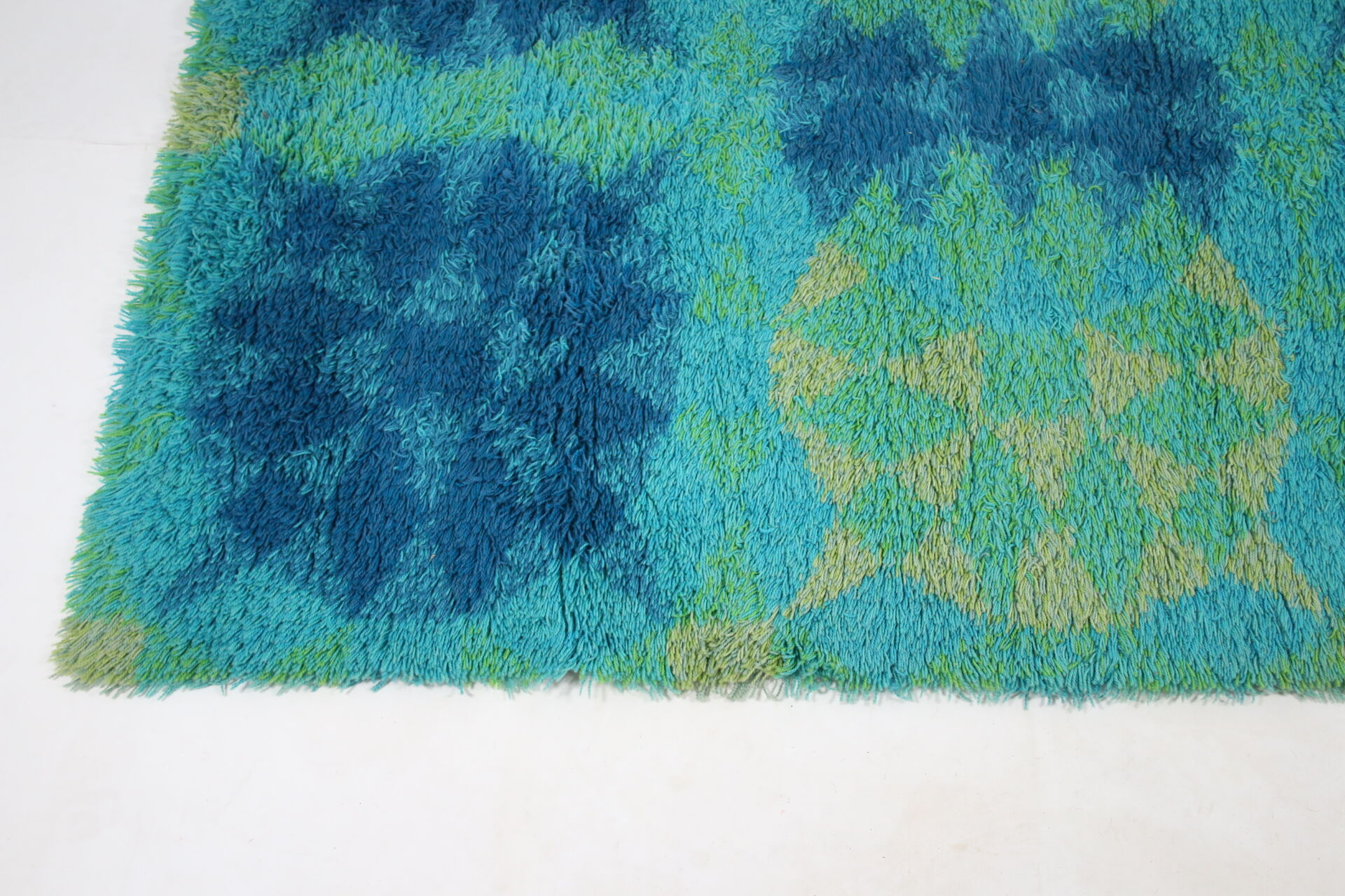 Retro Vintage wool hand-knotted carpet Sweden, 1960s / 70s 140x190cm