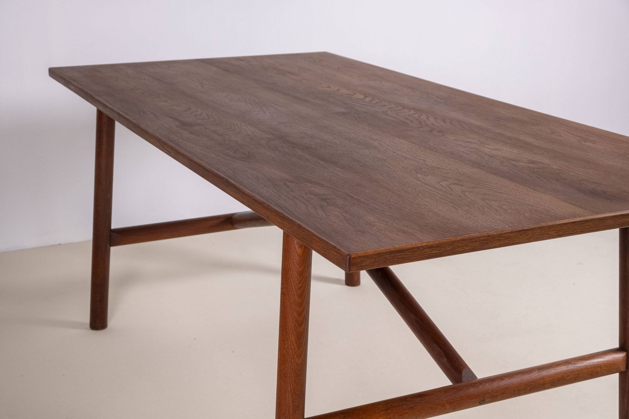 Table à manger en chêne par un ébéniste danois, années 1960, Danemark