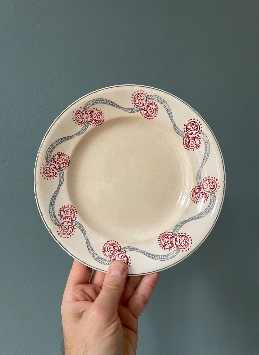 Series of 8 dessert plates 1900 in Longwy earthenware