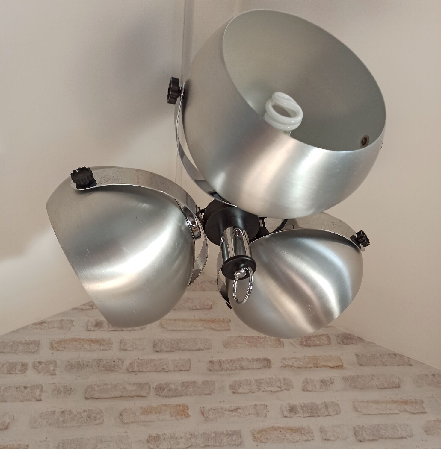 Brushed metal eye ball suspension