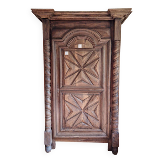 Armoire en noyer du XVIIIe