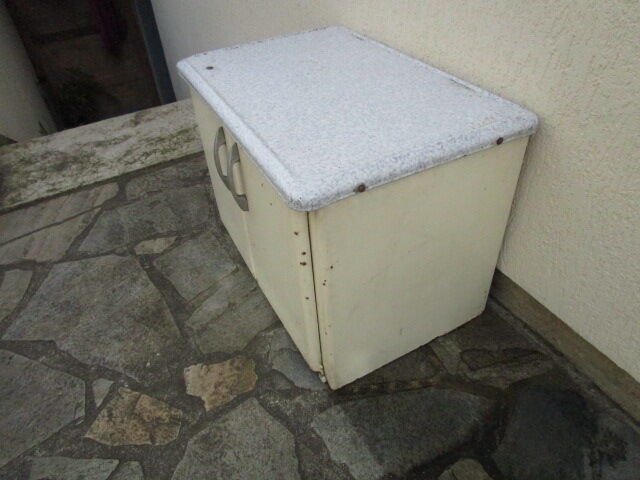 Old storage furniture in sheet metal and enamelled sheet metal