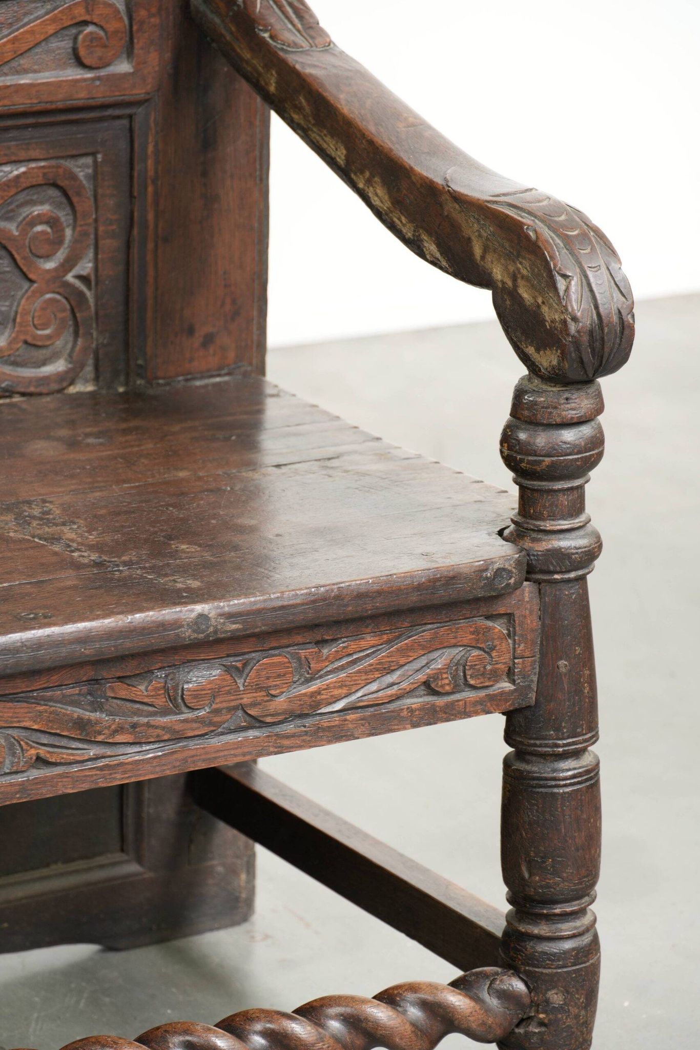 Unique 18th-century English oak wainscot chair with amazing woodcarving