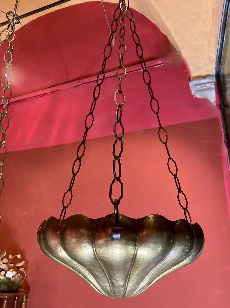 Italian Art Nouveau Hanging Bowl Pendant Lamps or Planters in Hand-Hammered Brass, 1890s, Set of 2
