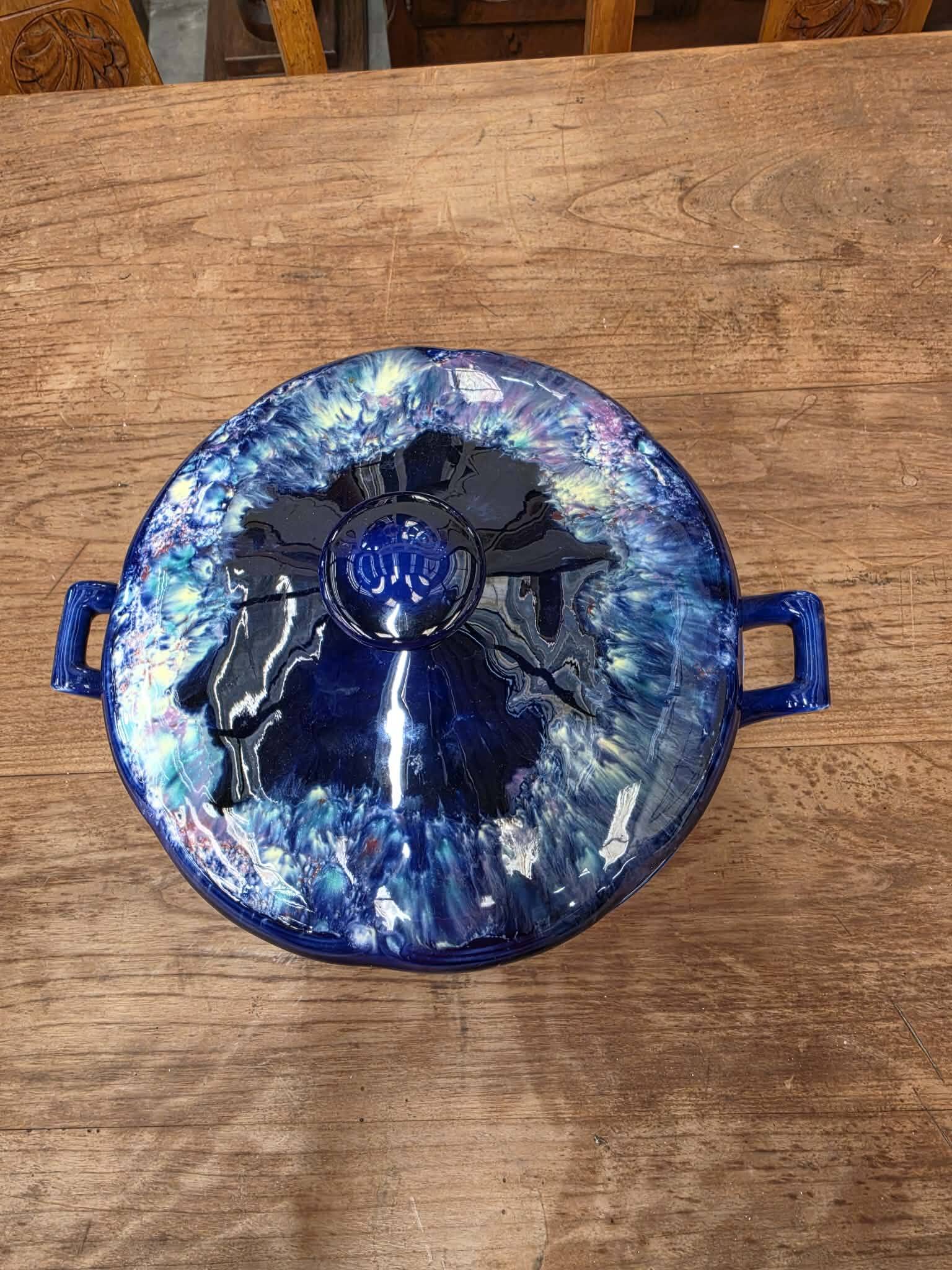 Soup tureen