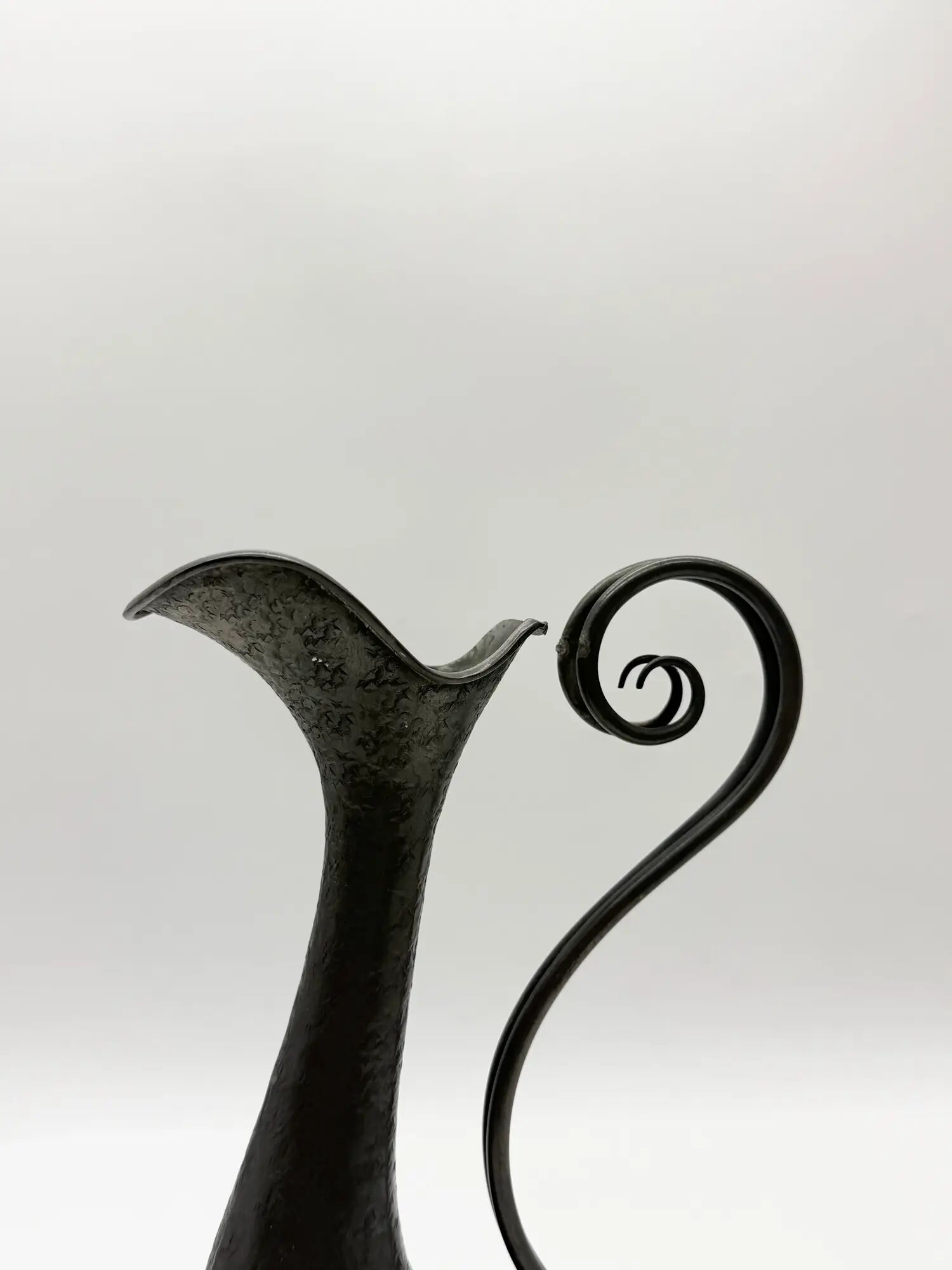 Hammered pewter jug – San Nazaro Peltro, Italy 1960s