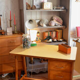 Child desk