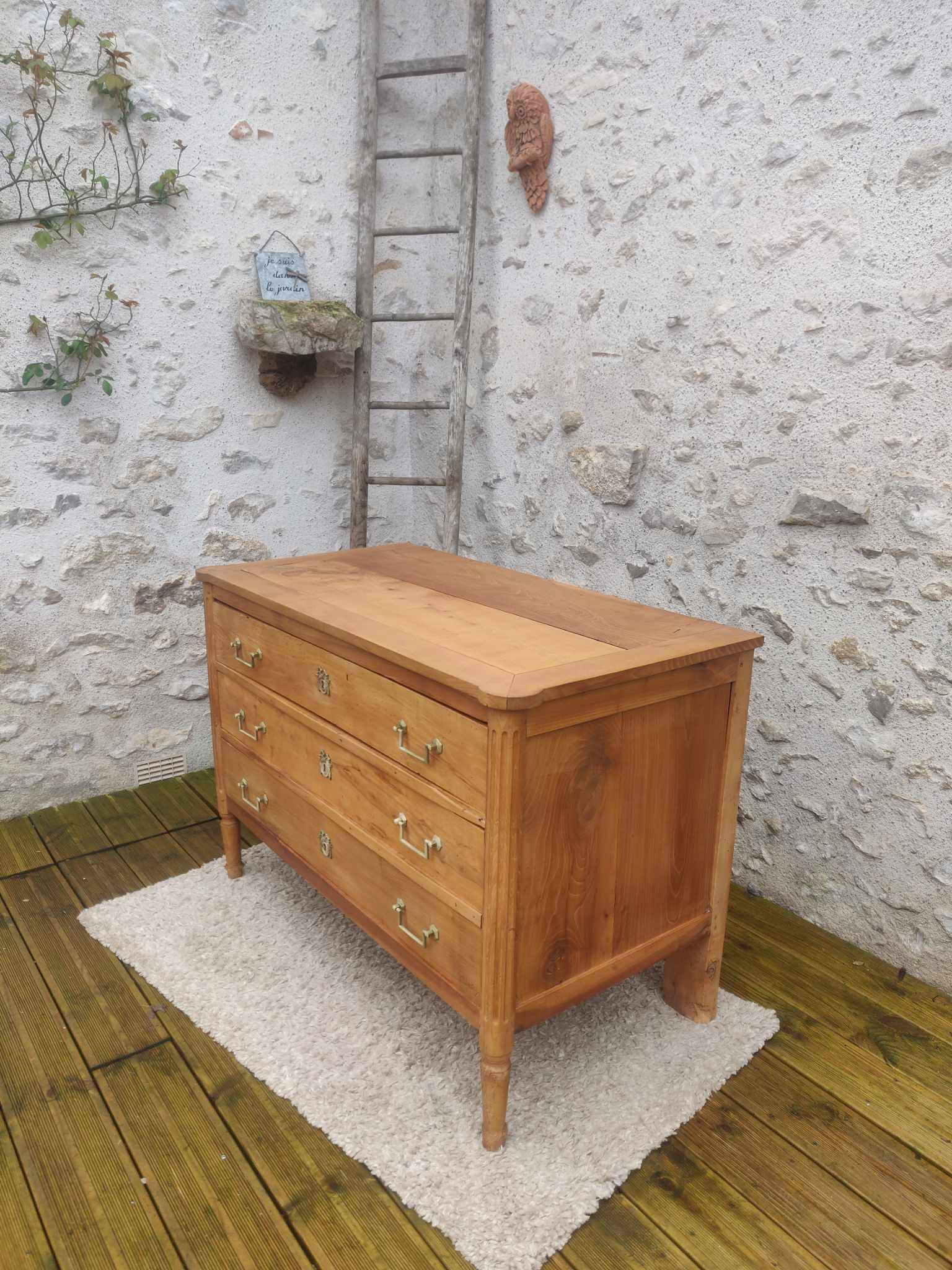 Old chest of drawers