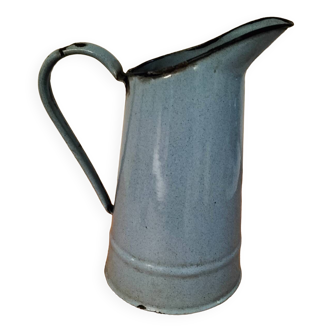 Water pitcher