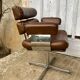 Fauteuil de coiffeur en chrome et skaï marron