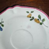 Plate Vieux Saint Amand 1713 with chantournés edges with floral motif