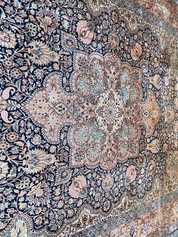 Kashmir silk carpet 273x373 cm