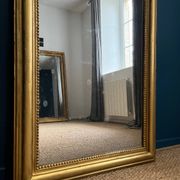 Miroir Louis-Philippe 126,5cm/75,5cm forme chapeau de gendarme, glace au mercure
