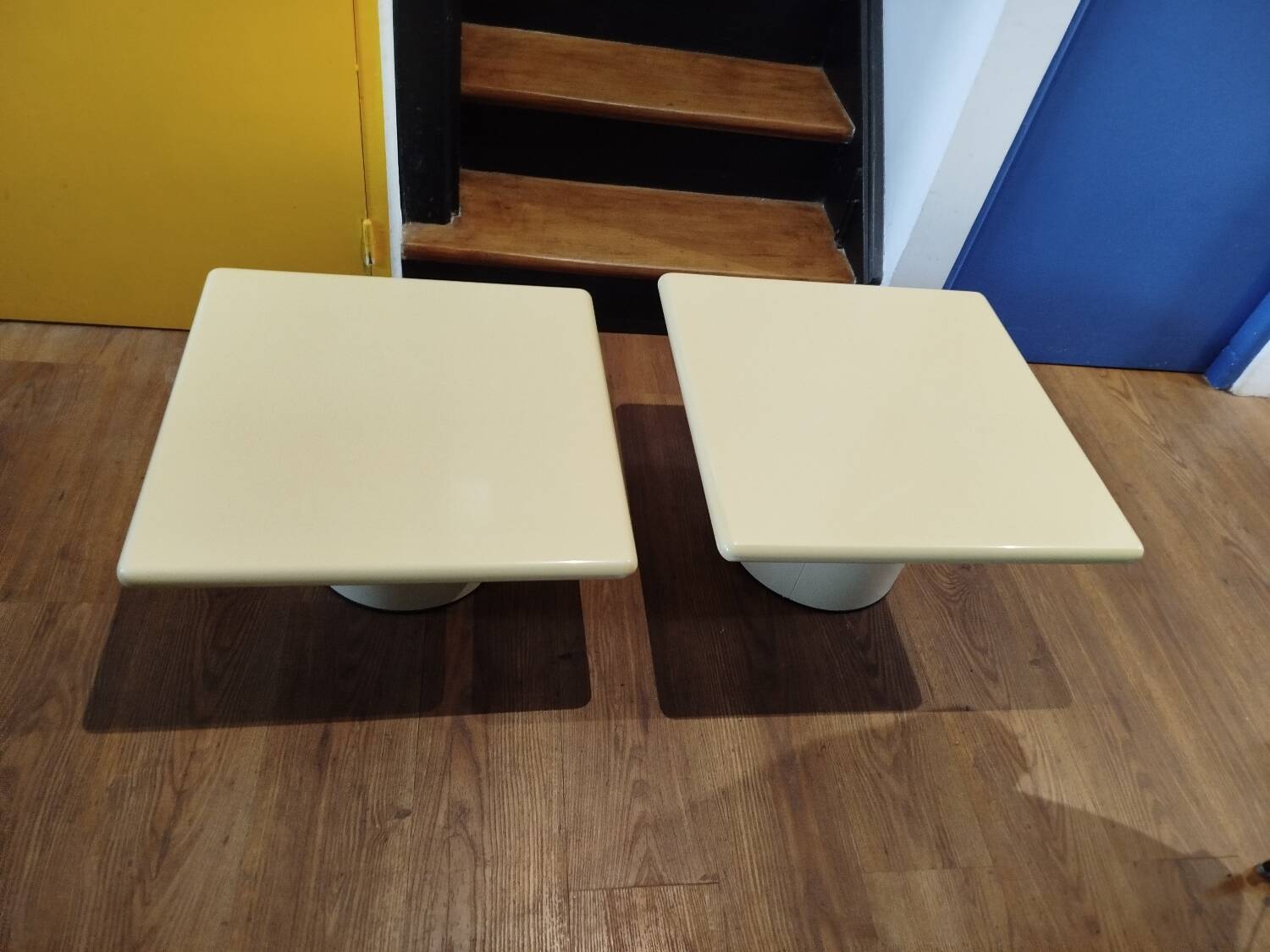 Vintage design nesting tables – lacquered wood & metal