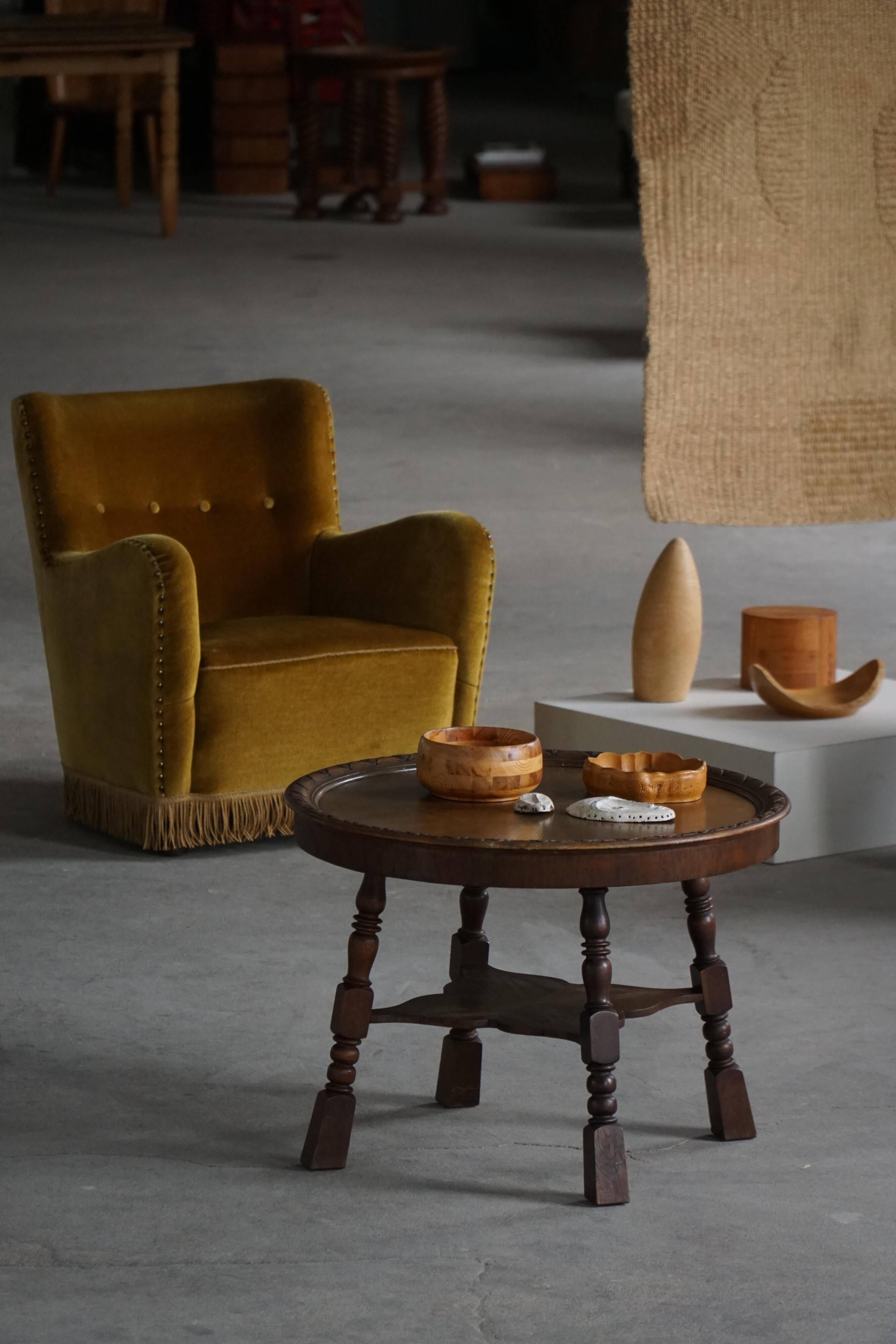 Table d'appoint moderne danoise, style baroque rond en Oak, milieu du 20e siècle