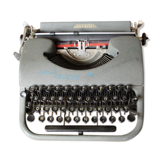 Typewriter Patria 1944