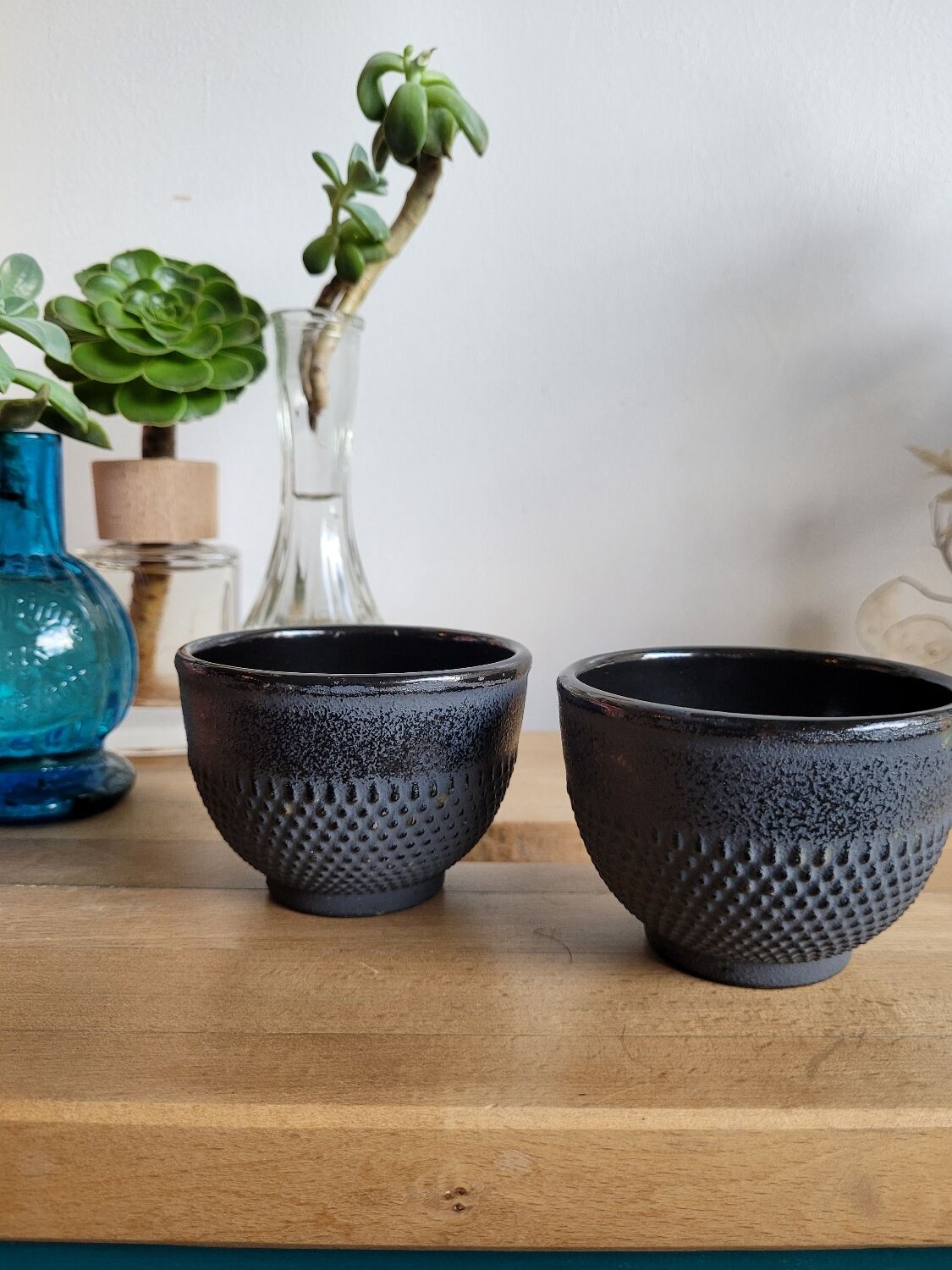 Steel-coloured cast iron cups