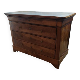 Wooden chest of drawers