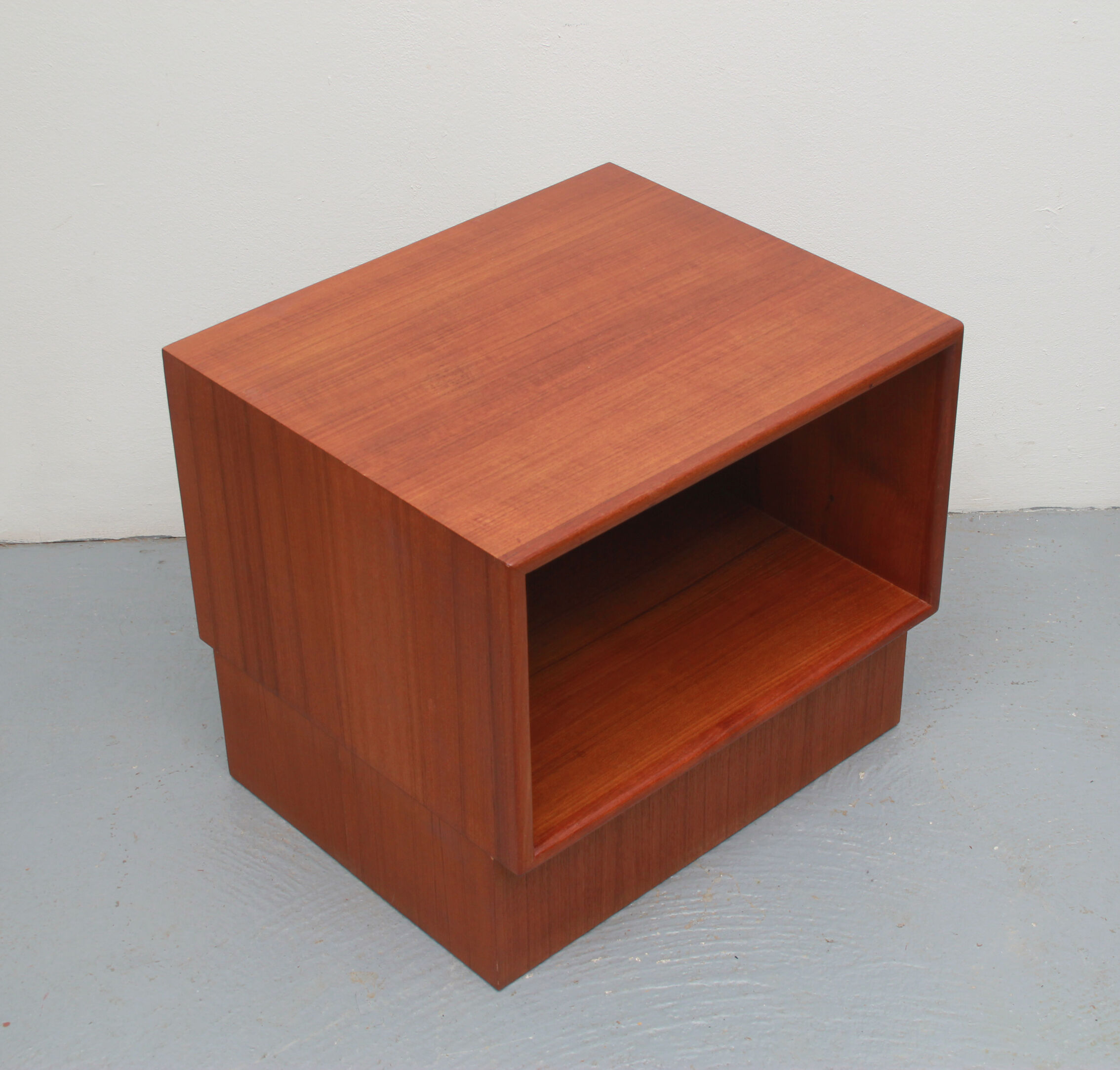 1960s nightstand i teak