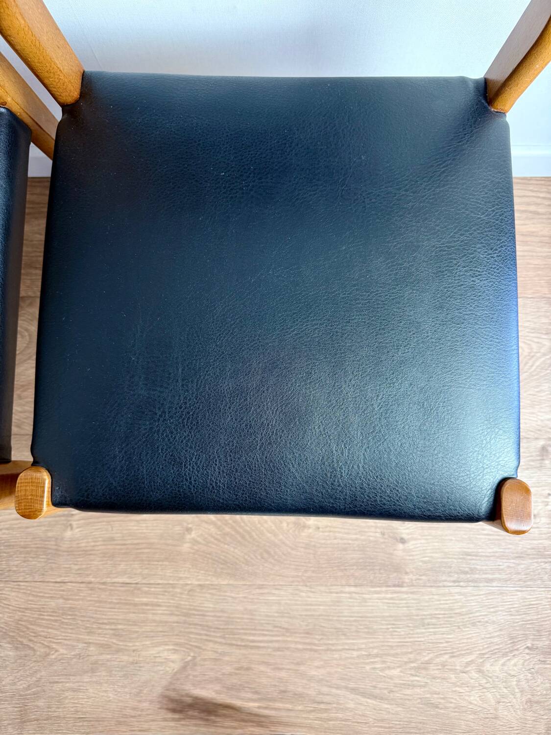 Set of 4 wooden and black leatherette chairs