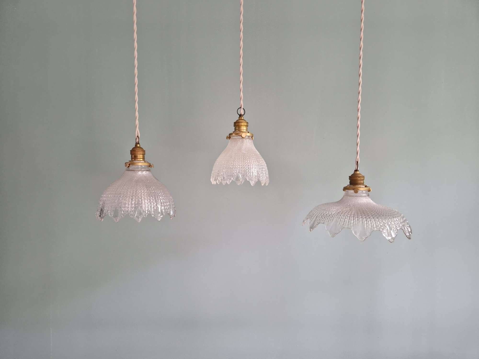 Trio of Art Deco scalloped clear glass pendant lights, 1920-30