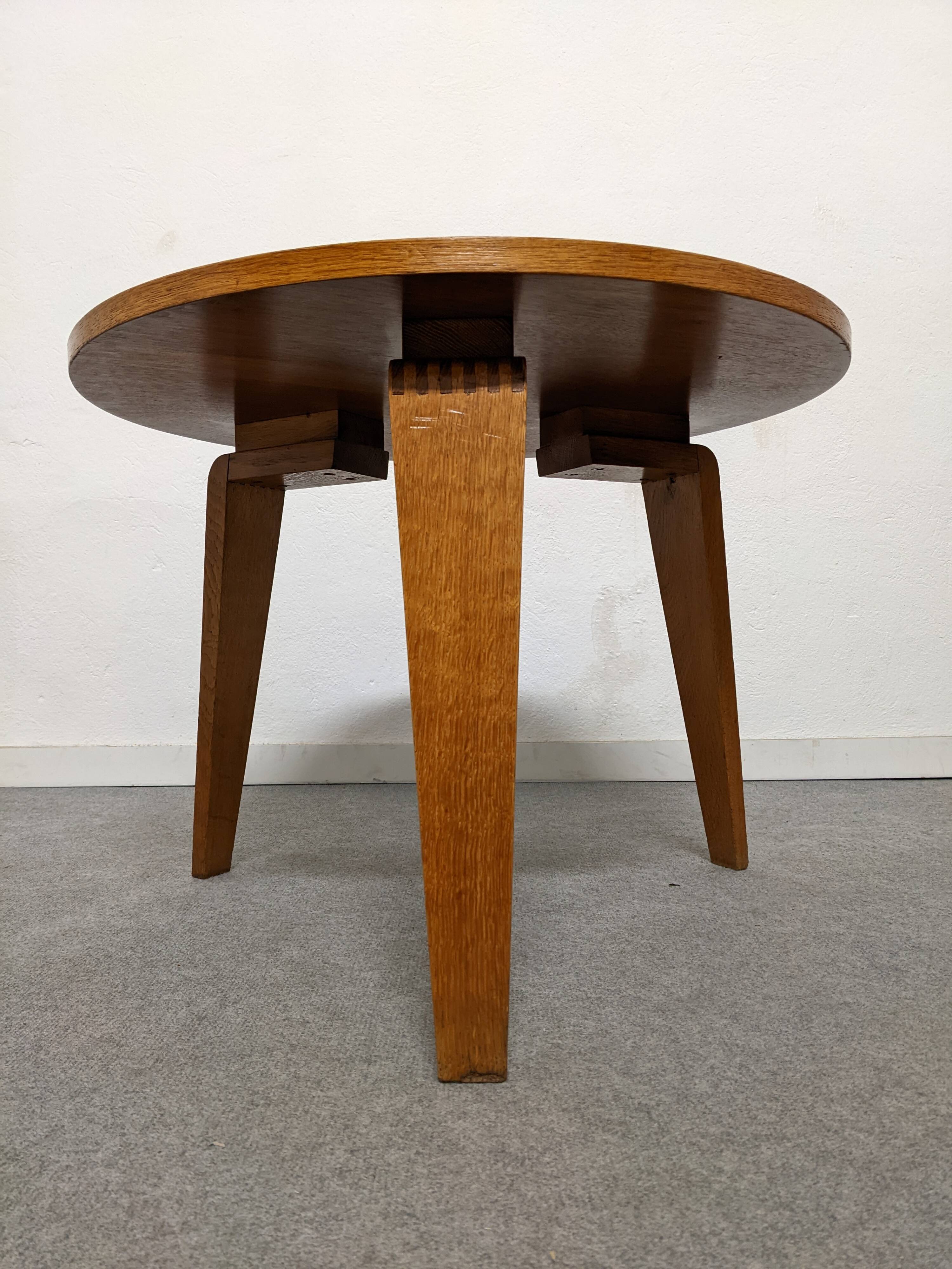 Round pedestal table tripod Art Deco circa 1930