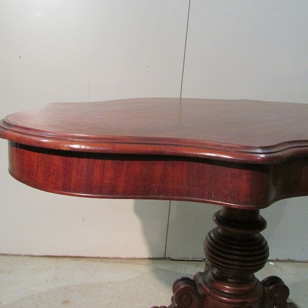 Table table violonnée