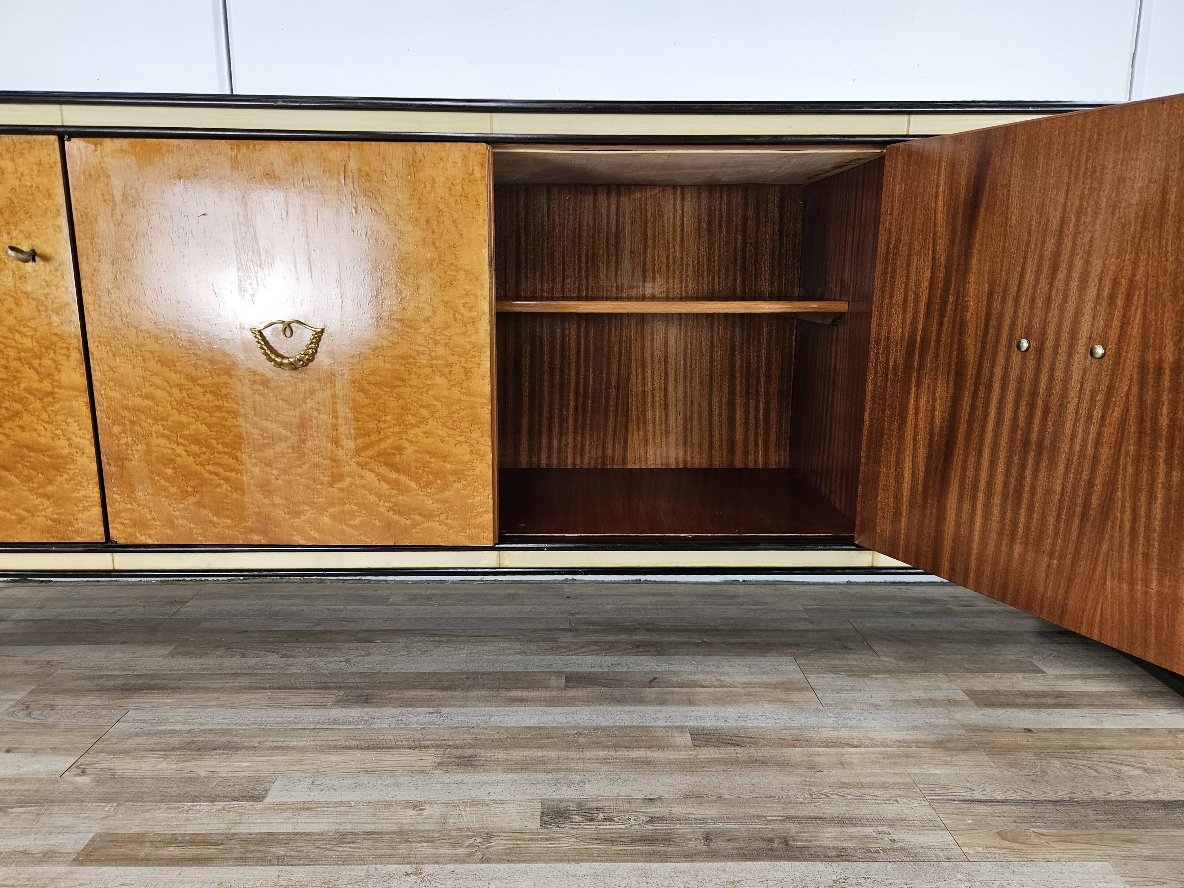 Art Decò Sideboard in Mahogany and Maple with Black Glass and Brass Finishi