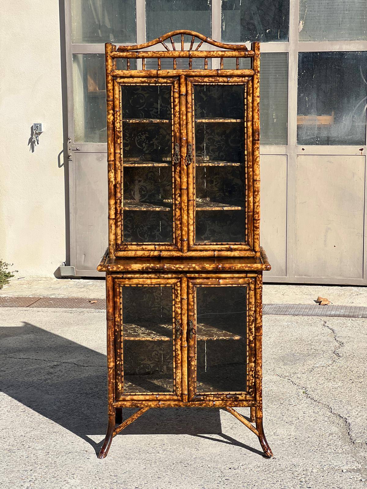 Armoire anglaise en bambou et laque du XIXe siècle, 1890