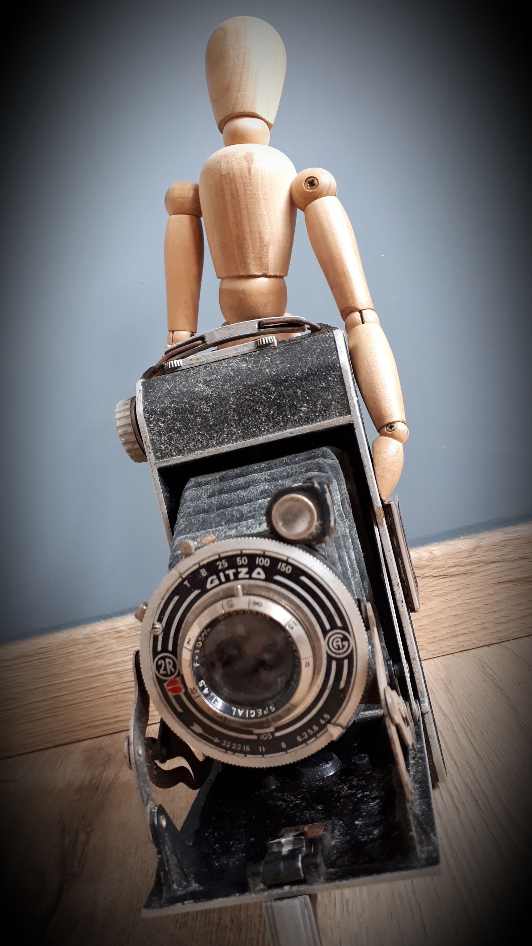 Old Pontiac bellows camera